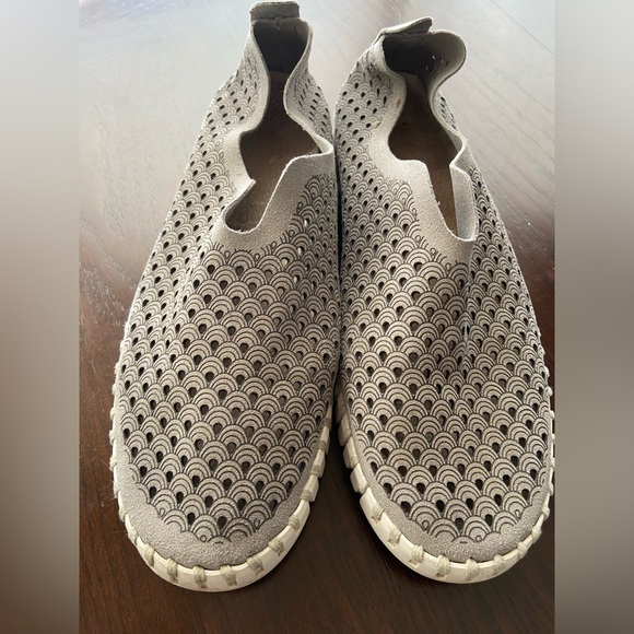 Isle Jacobsen Grey Tulip Slip On Shoes Size 40 US 9.5-10 - Picture 3 of 7